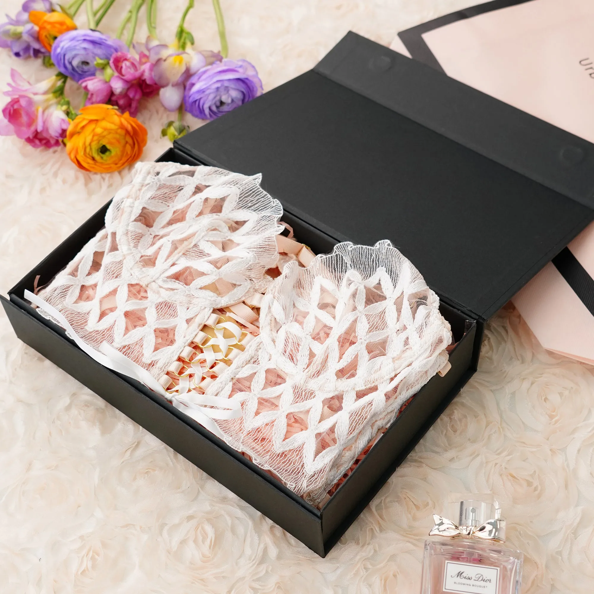 Hello.LA.Girl Gift Box
