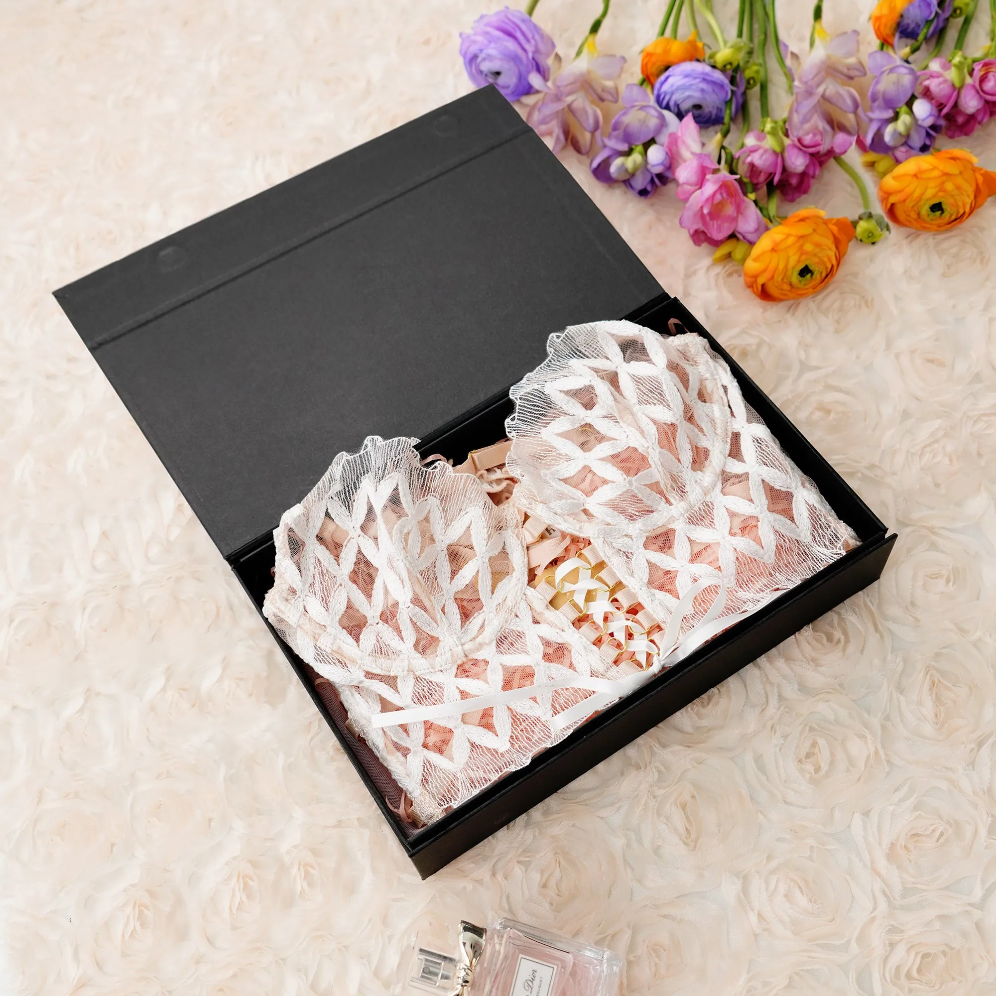 Hello.LA.Girl Gift Box