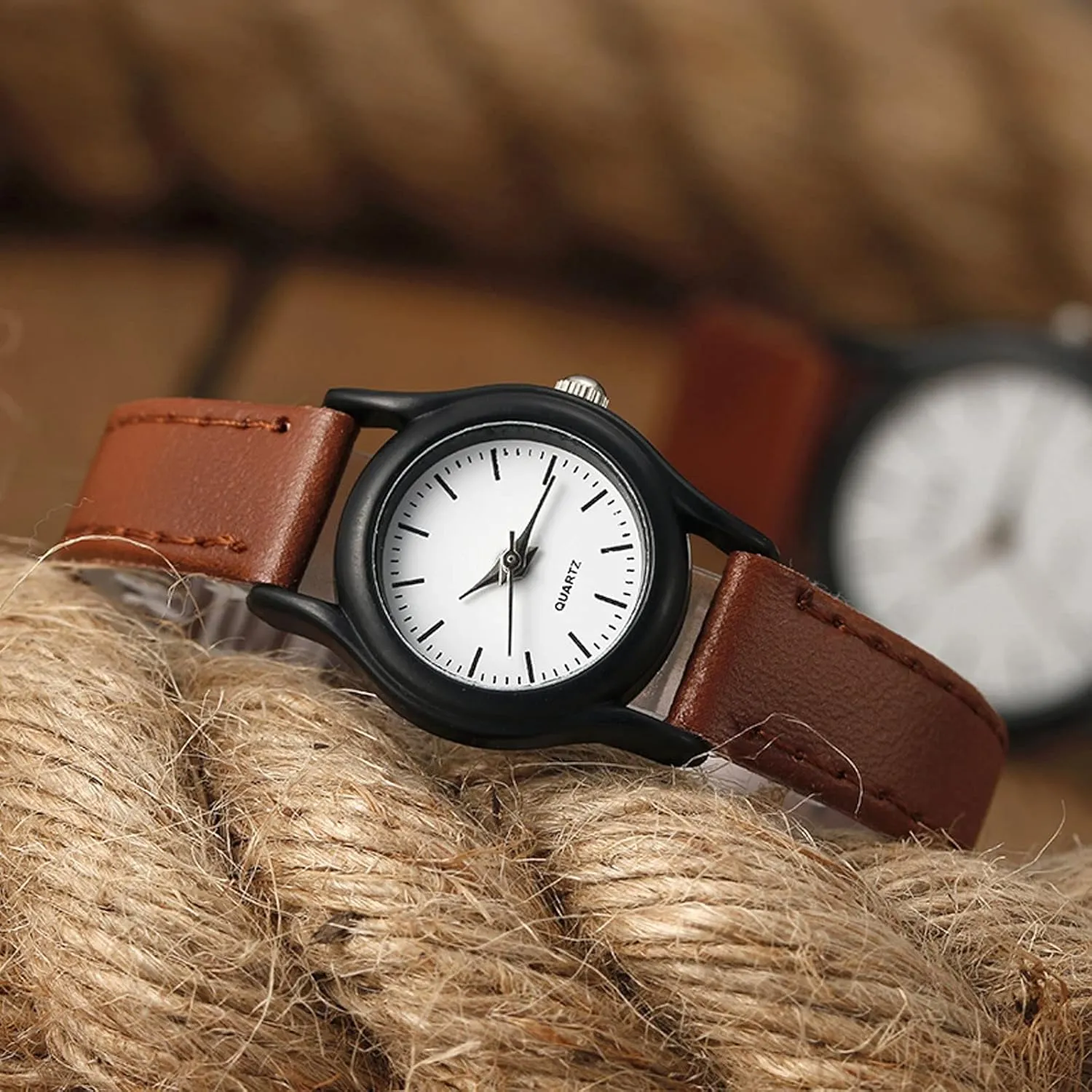 Unisex Lovers Fashion Business Design Hand Watch Leather Watch Vintage Small Face Round Watches for Women Men
