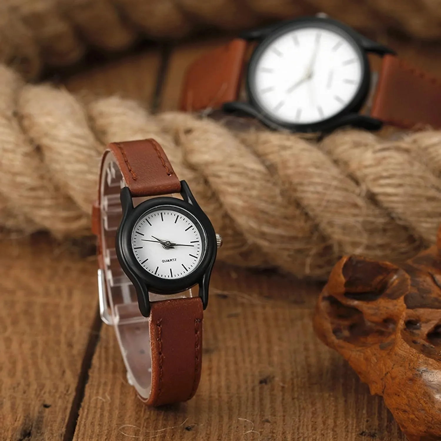 Unisex Lovers Fashion Business Design Hand Watch Leather Watch Vintage Small Face Round Watches for Women Men